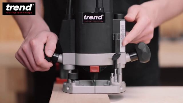 T5EB - 1000W 1/4" Variable Speed Router 240V at Westcountry Machinery 4 Wood смотреть онлайн