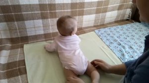 Как научить ребёнка переворачиваться в 3-6 месяцев