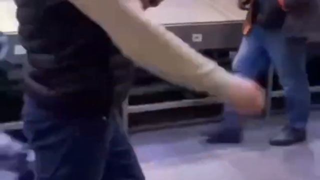 На доргомиловском рынке в Москве началась чистка мигрантов. смотреть онлайн