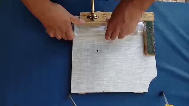 КАК ОТРЕЗАТЬ СТЕКЛЯННУЮ БУТЫЛКУ И СДЕЛАТЬ БОКАЛ HOW TO CUT A GLASS BOTTLE AND смотреть онлайн