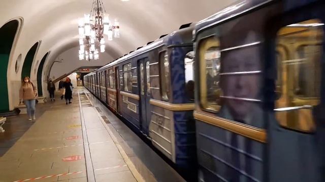Именной поезд "Олег Табаков" отправляется со станции ВДНХ смотреть онлайн