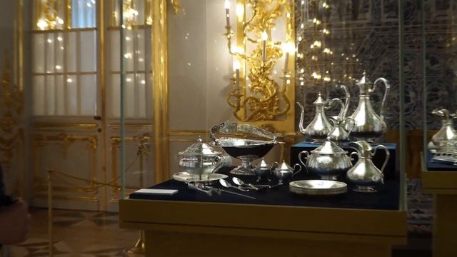 ОНЛАЙН-ЭКСКУРСИЯ ПО ВЫСТАВКЕ "ФАМИЛЬНОЕ СЕРЕБРО ДВОРЯНСКОГО РОДА. КЛАД ИЗ ОСОБНЯКА НАРЫШКИНЫХ" смотреть онлайн