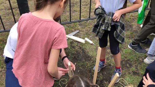 Посадка сирени в школьном дворе 26.04.2023 смотреть онлайн