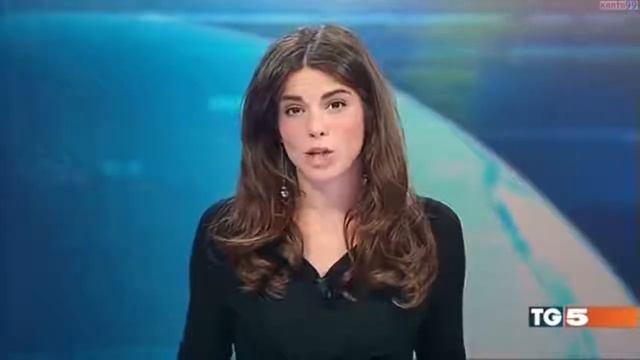 Costanza Calabrese Italian Tv Presenter Flashes Audience смотреть онлайн