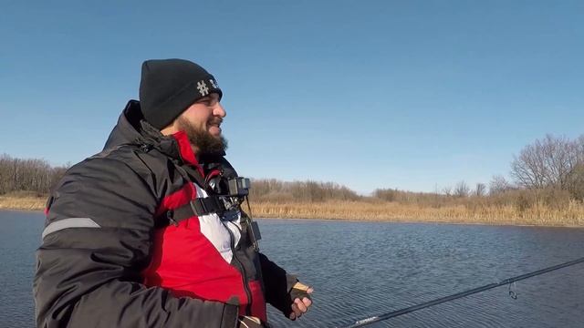 НА ПЕРВЫЙ ЛЁД... попал на Лодке! НАПОРОЛ ОКУНЯ! Рыбалка в Ноябре 2018. смотреть онлайн