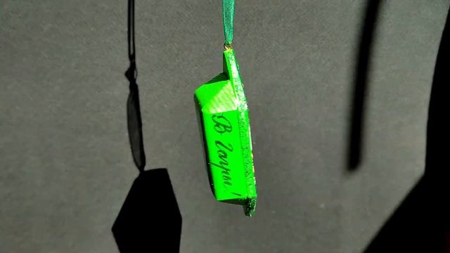 Ёлочные игрушки с героями советских комедий "Иван Васильевич меняет профессию" и "Карнавальная ночь смотреть онлайн