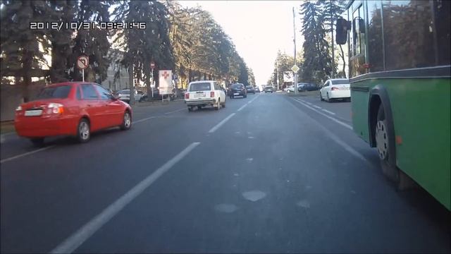 Водители автобуса игнорирует ПДД смотреть онлайн