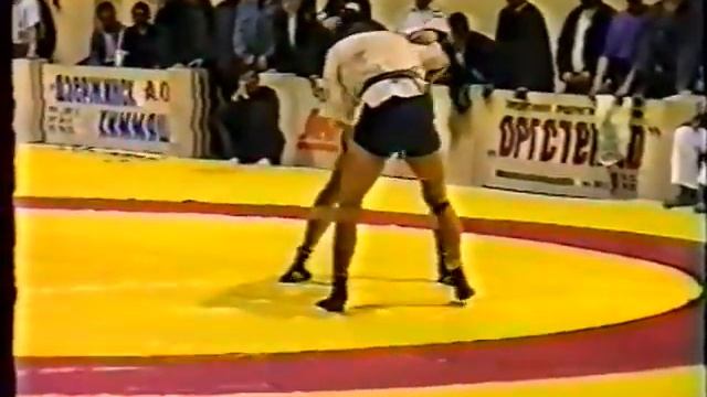 Podkhvat iznutri Valery Volkov 1994. Sambo Russia Championship Final 1994 68 kg смотреть онлайн