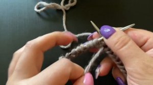 Как соединять петли в круг. Как развернуть вязание в шапке с отворотом. Шапка-тыковка с отворотом.