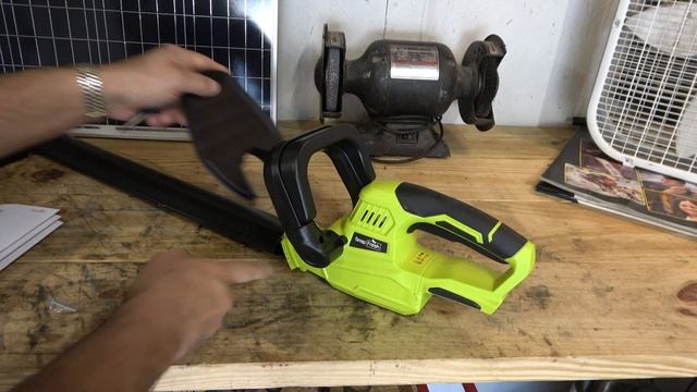 New Snap Fresh 20 Volt Hedge Trimmer. How well does it compare to gas models? смотреть онлайн