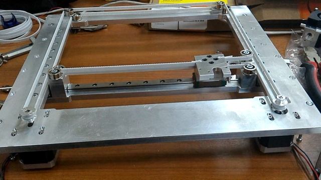 Первый пробный запуск механики с кинематикой CoreXY