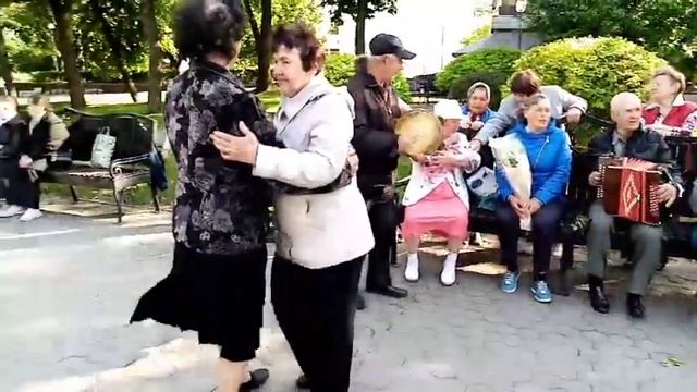 03.06.2023.Танцуем в парке Гомеля смотреть онлайн