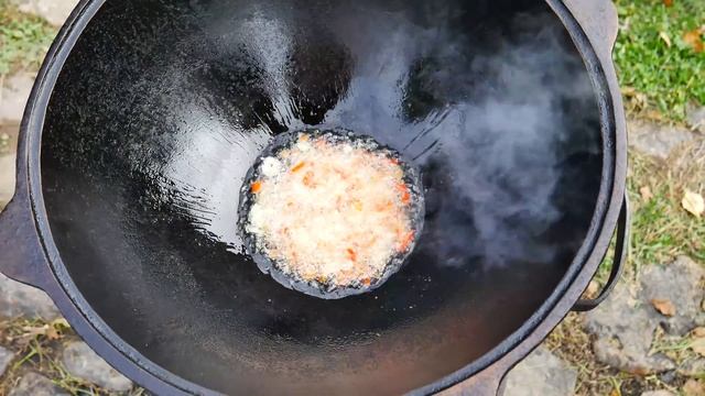 САМЫЙ ВКУСНЫЙ РЕЦЕПТ РОЛЛТОНА В КАЗАНЕ НА КОСТРЕ смотреть онлайн