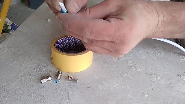 КАК СОЕДИНИТЬ ТВ КАБЕЛЬ. Удлиняем Телевизионный антенный кабель с помощью F соединения. смотреть онлайн