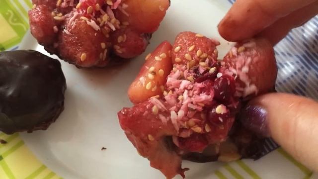 ASMR eating whisper - Homemade chocolate candy/ АСМР жевание чавканье шепот - Шоколадные конфеты смотреть онлайн