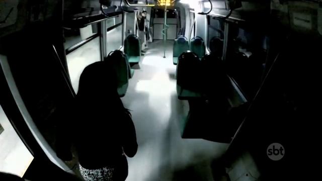 Scary Ghost Subway Prank (Fantôme dans le metro) смотреть онлайн