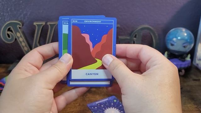 The BuzzFeed Oracle | Unboxing and Flip Through смотреть онлайн