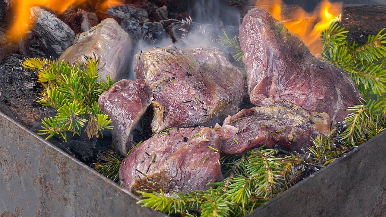 Я просто кинул мясо в огонь и добавил это. Получается круче шашлыка. Марал на Алтае смотреть онлайн