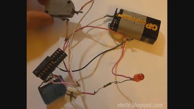 Управляемый мультивибратор на элементах И-НЕ