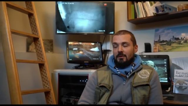 Выход Диксона в бассейн на время откладывается...Dixon's entry to the pool is postponed for a while смотреть онлайн