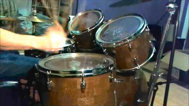 Cream drum covers on vintage Slingerland Aztec Brown drumset смотреть онлайн