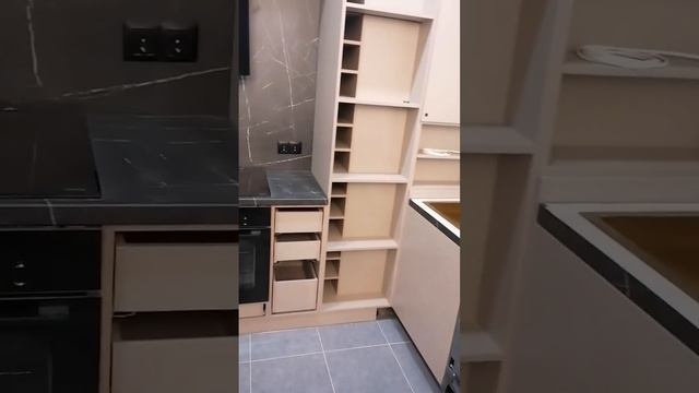 Столярные будни:Самоирония — один из способов преодоления стресса #wood #redwood #кухня2022 смотреть онлайн