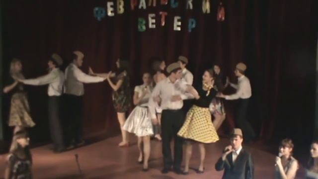 Идет солдат по городу смотреть онлайн