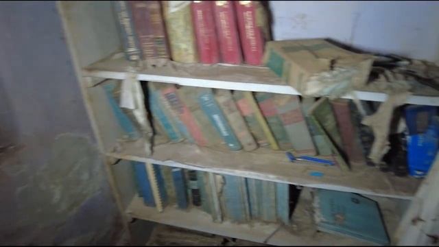 Нашел жуткую заброшенную больницу в Индии с настоящими черепами. смотреть онлайн