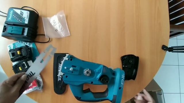 BELI CHAINSAW CORDLESS MAKITA DUC 252 PRICELESS!!