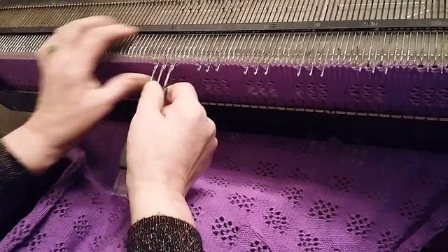 Вязание на вязальной машине простой ажурный узор для начинающих смотреть онлайн
