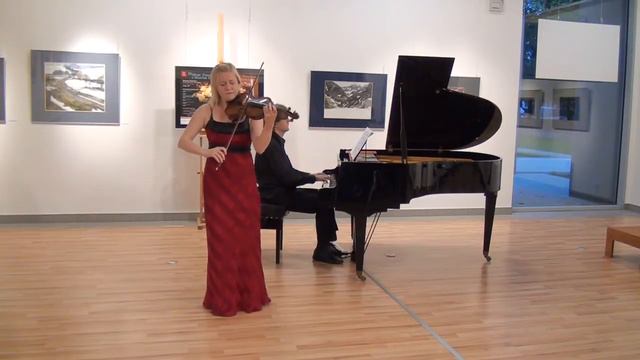 Maxima Sitarz plays Mozart смотреть онлайн