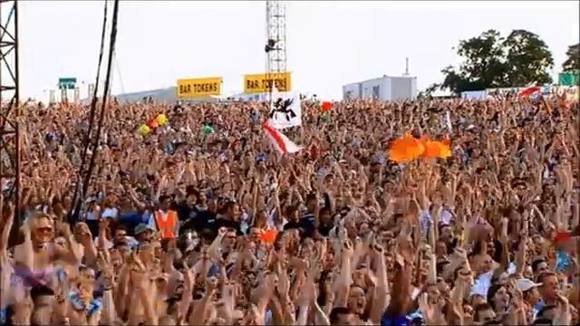 1. Robbie Williams - Let Me Entertain You (Knebworth 2003) смотреть онлайн