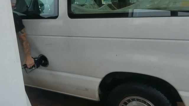 Бензин в Америке. Скидки для подрядчиков. 1 доллар за бак бензина? смотреть онлайн