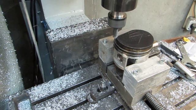 ЛФ250Ф3 Servo фрезеровка поршня ЗМЗ-511 смотреть онлайн