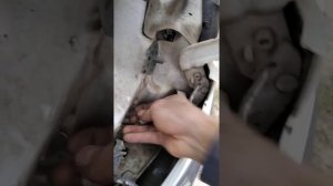 Как снять генератор  с рено канго 1.5 dCI 2005 год