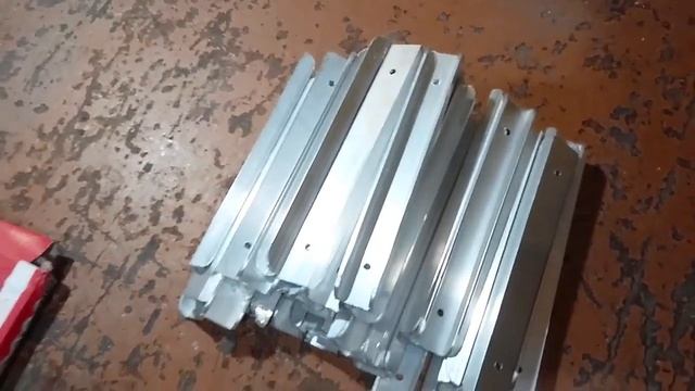 Траки и гусеница для детского снегохода (2 этап сборки) смотреть онлайн