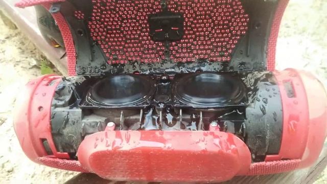 Тест динамиков колонки JBL на водозащиту смотреть онлайн