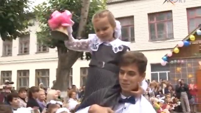 Первый раз в первый класс! Сегодня страна знаний открыла свои двери для самых маленьких смотреть онлайн