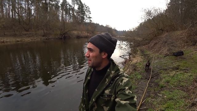 Жизнь в лесу! [4-Часть] Ловля на паук и руками в лесном ручье.Наловил малька линя и запустил в пруд смотреть онлайн