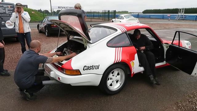 The sound of a Porsche 911 SCRS смотреть онлайн