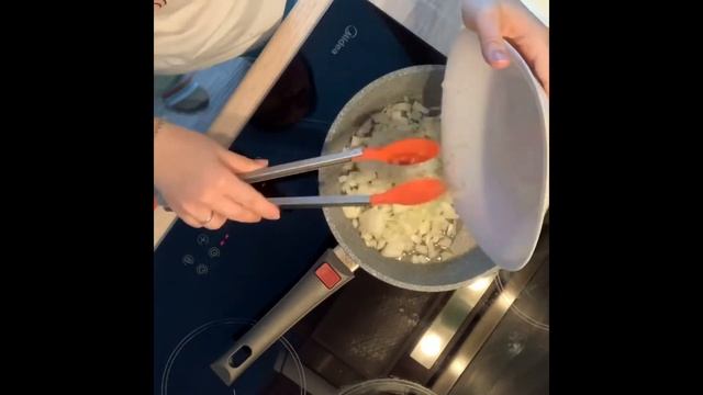 Индейка с луком и морковкой. Рецепт к любому гарниру! смотреть онлайн