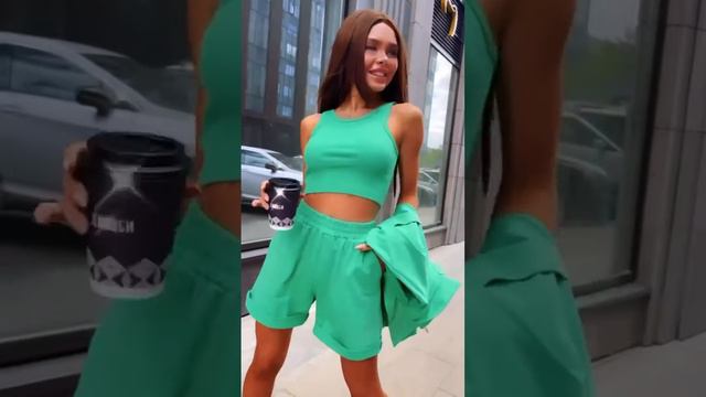 Потрясные костюмы тройки: топ + рубашка + шорты; смотреть онлайн