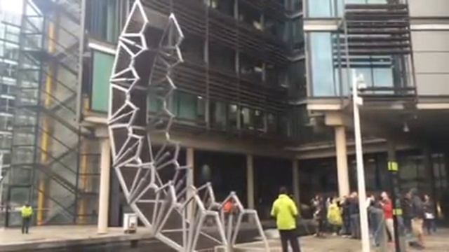 Мост Улитка в Лондоне (Rolling Bridge) смотреть онлайн
