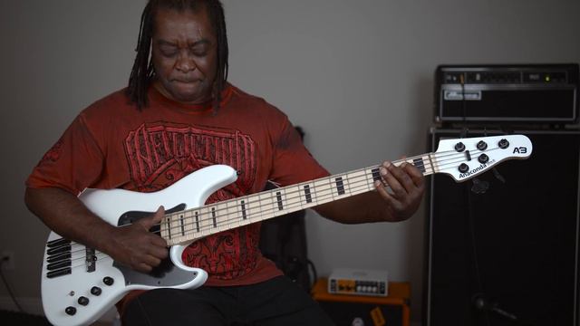 TC Electronic Thunderstorm Flanger Bass Demo смотреть онлайн