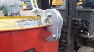 захват для бочек