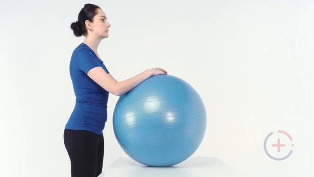Тренировка брюшных мышц с опорой на фитбол в положении стоя. (Abdominal recruitment) смотреть онлайн