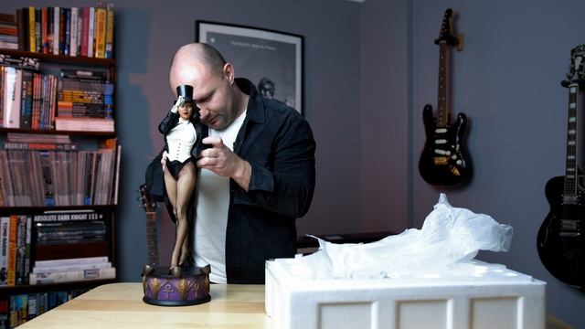 Обзор статуи Затанны из серии Sideshow Premium Format.