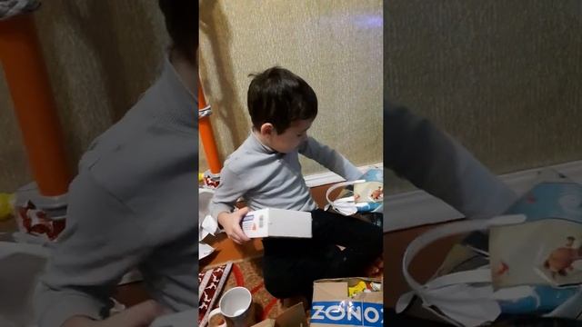 Коля Амунгас, что подарил мне дед мороз. смотреть онлайн