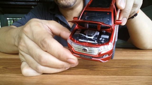 TOYOTA LANDCRUISER PRADO V8 1:32 scale смотреть онлайн