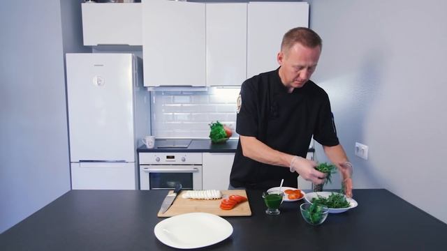 Капрезе | Салат из помидоров, моцареллы и песто смотреть онлайн